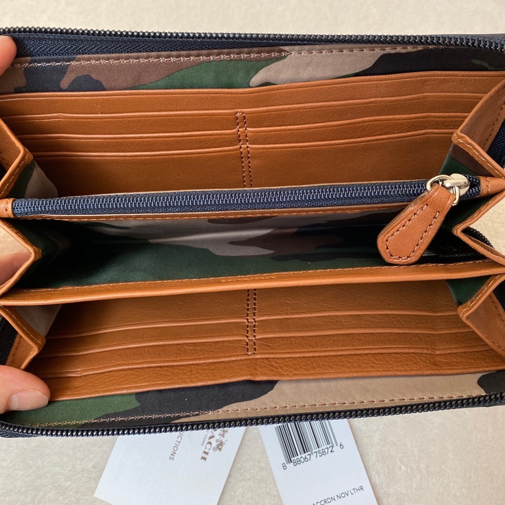 Coach men's accordion zip wallet - Picture 5 of 5